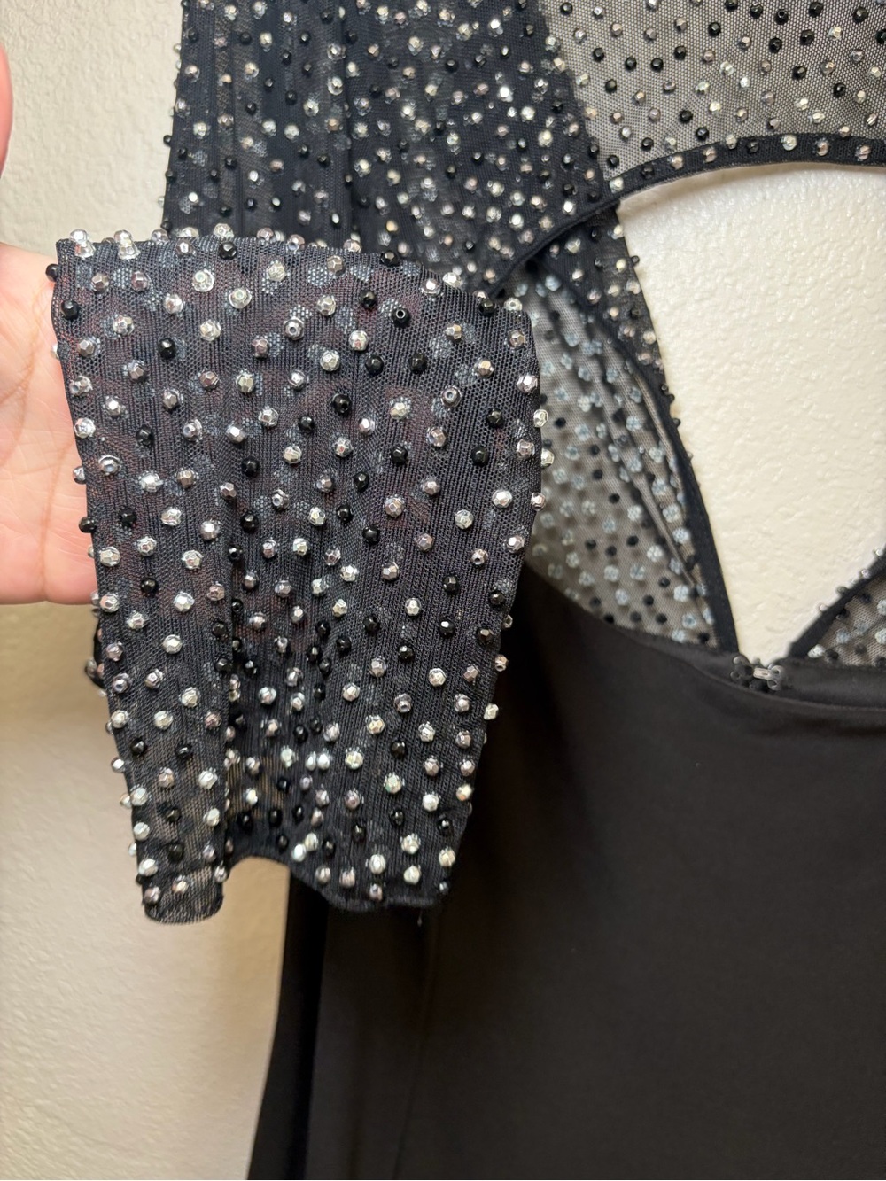 NWT Betsy & Adam Womens
Black Beaded Embellished
Cutout Long Sleeve Gown Sz 14 P - Picture 8 of 14